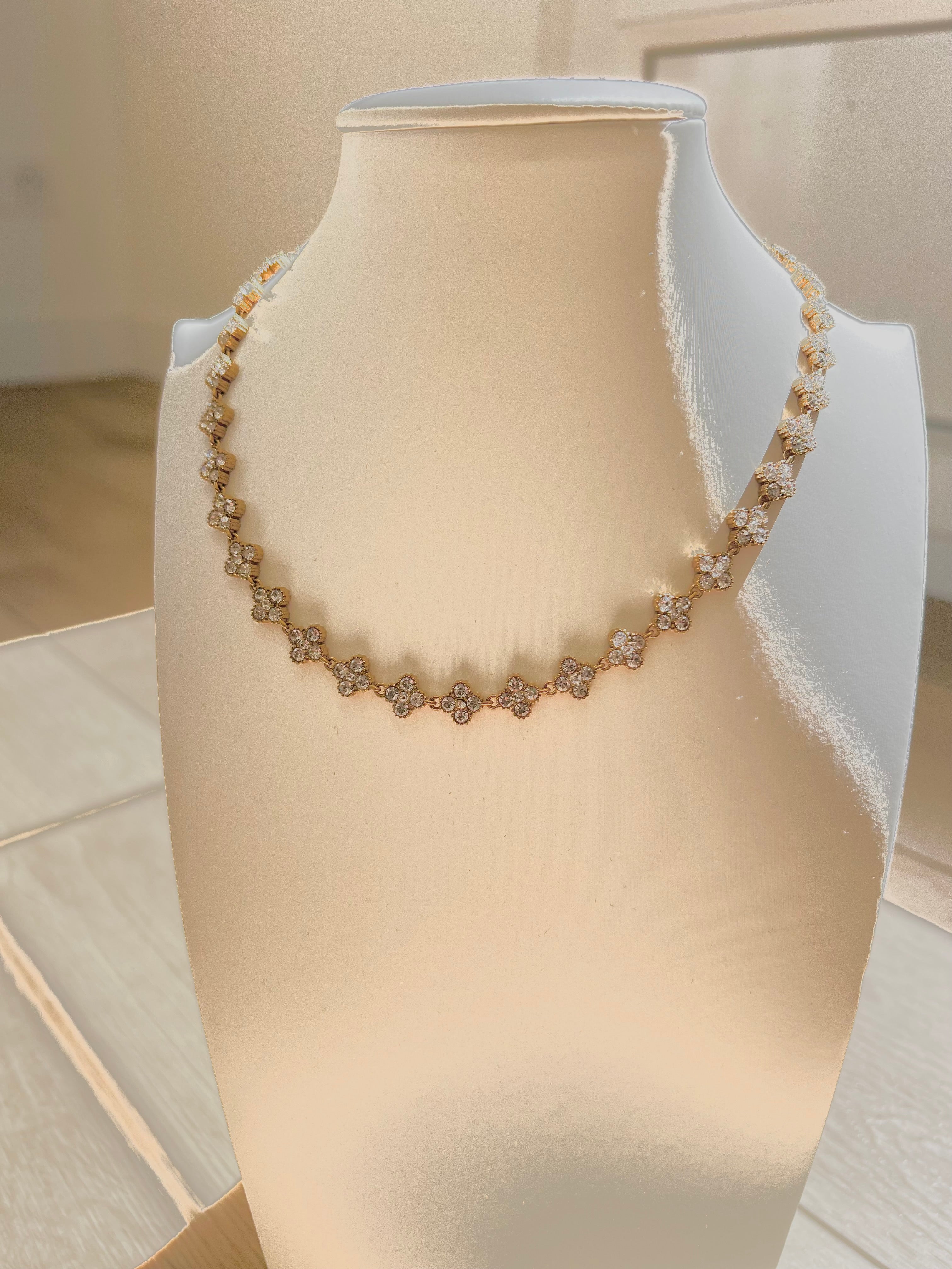 Collier llora