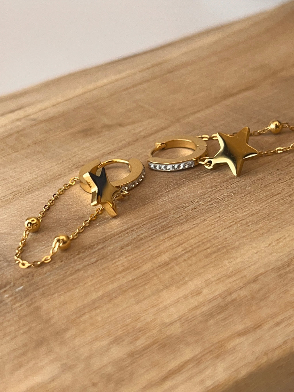 BOUCLE D’OREILLES CHAÎNÉE