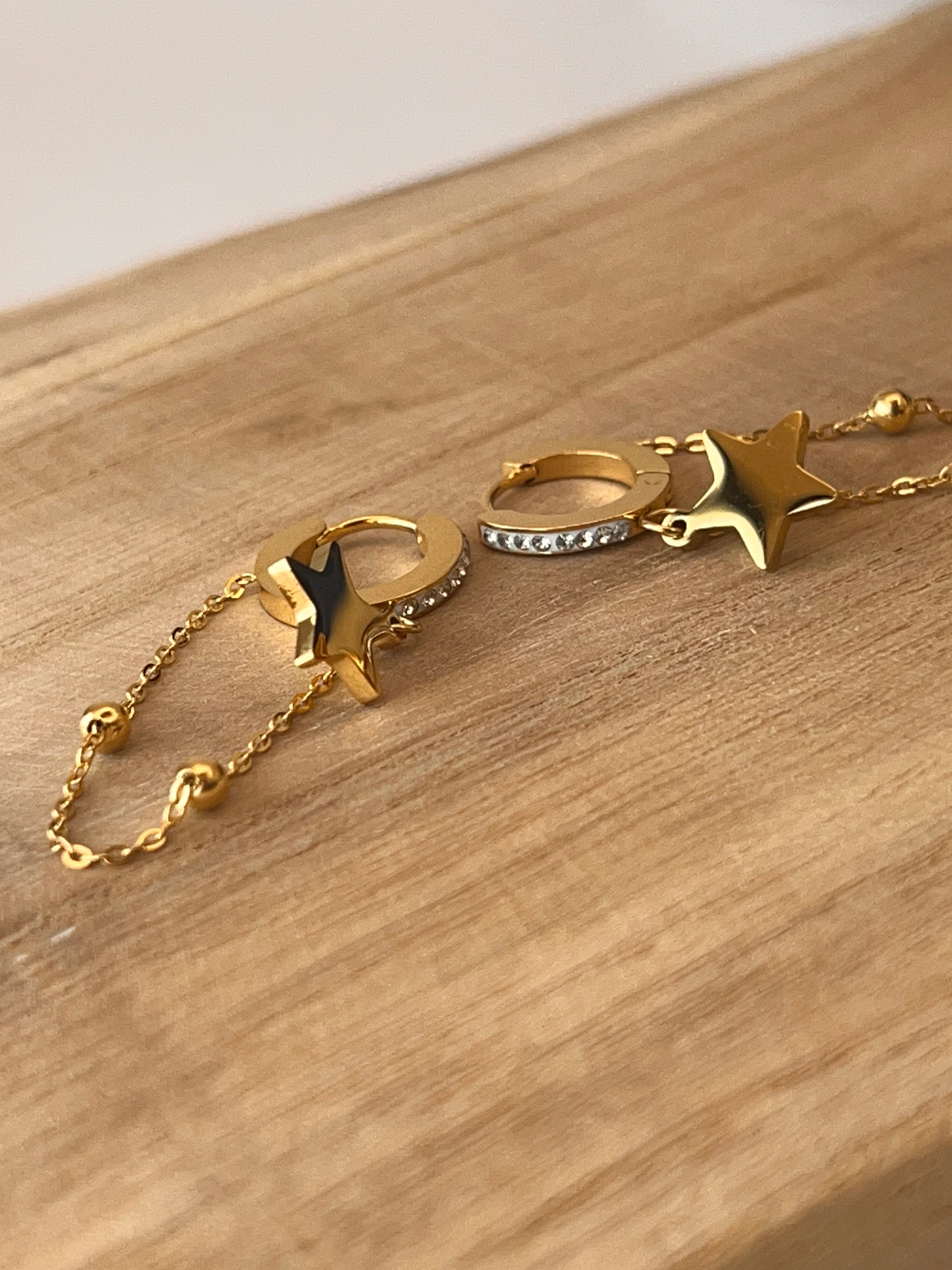 BOUCLE D’OREILLES CHAÎNÉE